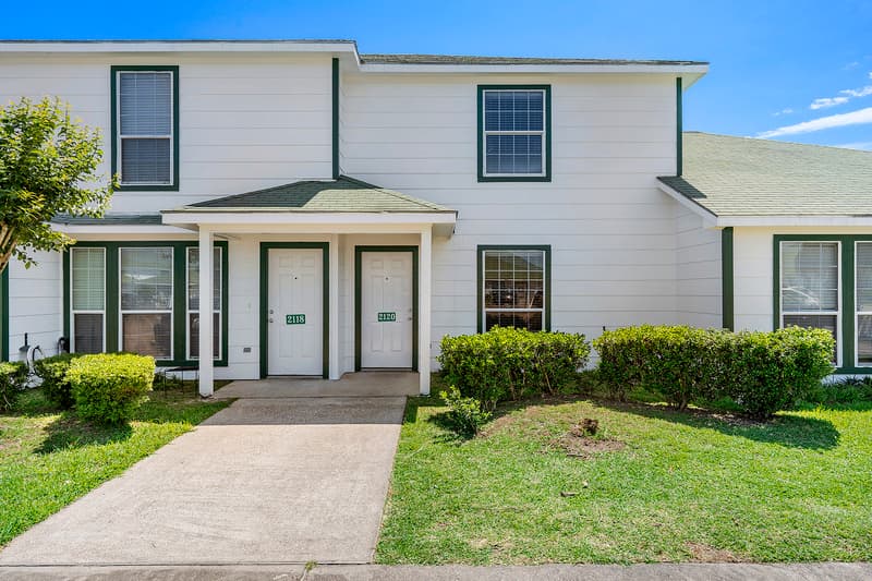 Dickinson Townhome: 2102 St Lucia Calle