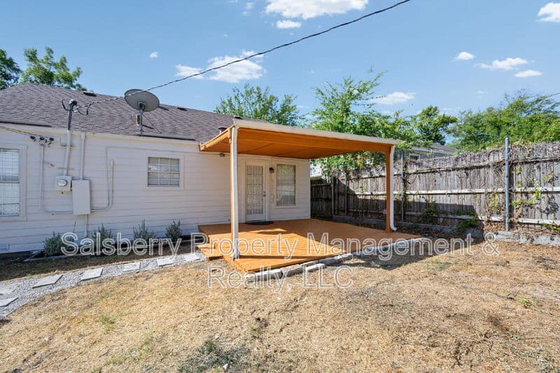Fort Worth House: 3824 Collinwood Avenue