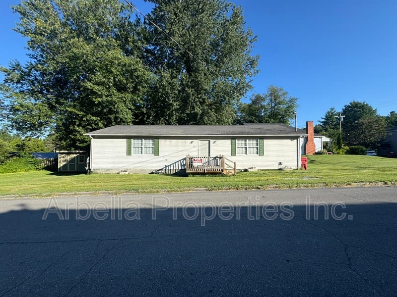 Johnson City House: 1324 Virginia St