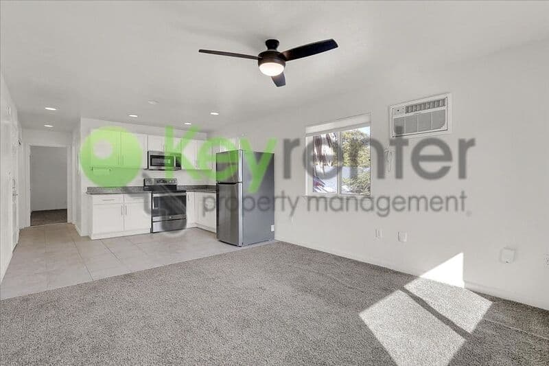 Sacramento House: 2714 San Fernando Way