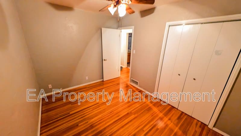 Albuquerque House: 2837 Palomas Dr NE
