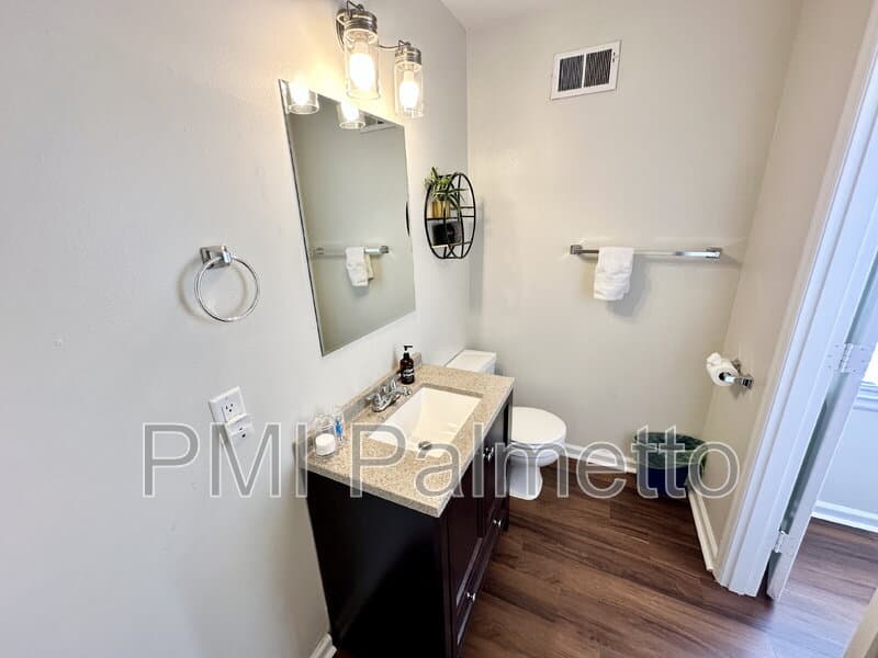 Columbia Condo: 2407 Duncan Street