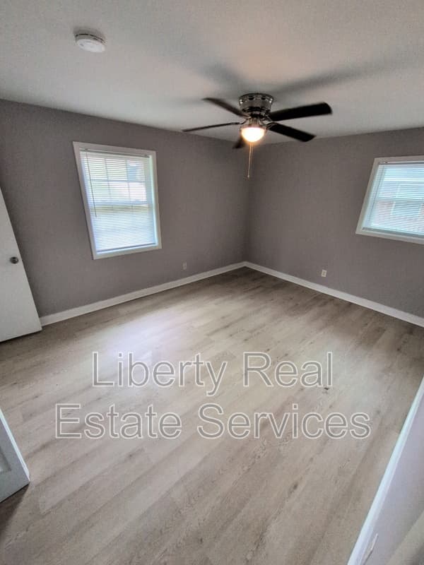 Augusta House: 3349 Oakridge Dr