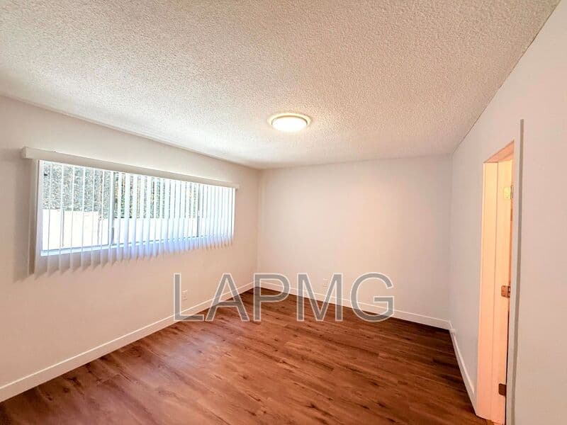 Inglewood House: 853 W Beach Avenue
