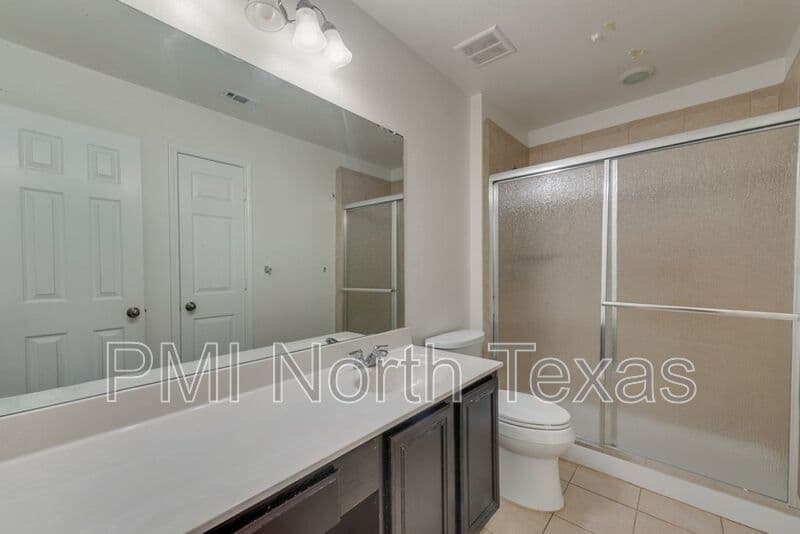 Fort Worth House: 8809 Valley River Drive