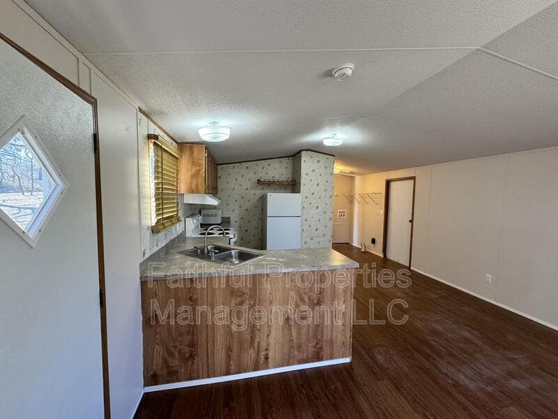 Tyler House: 10323 CR 2301