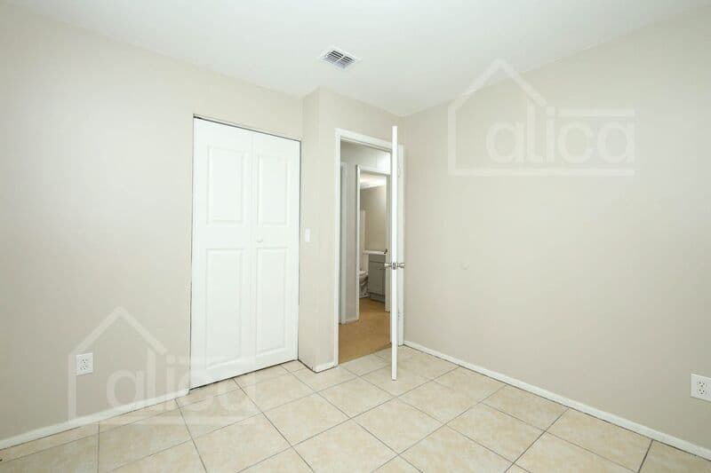 Orlando House: 1700 Ravenall Ave