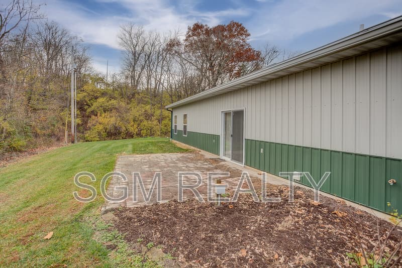Belleville House: 3390 Wildview Way