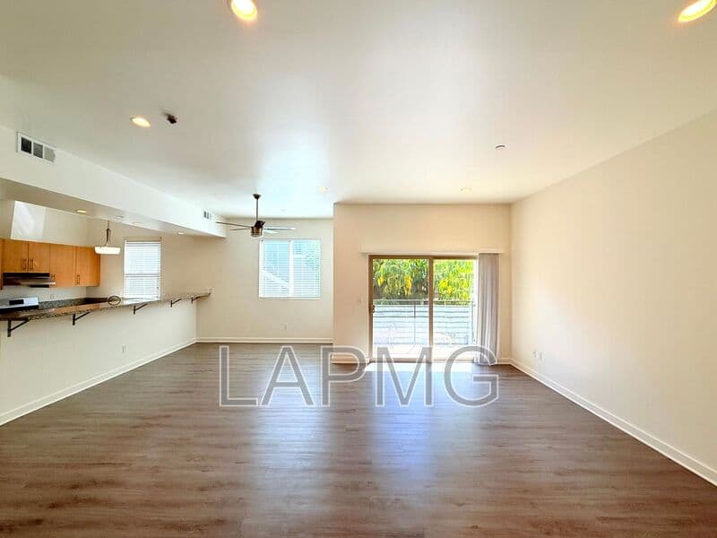 Van Nuys House: 6428 Woodley Avenue