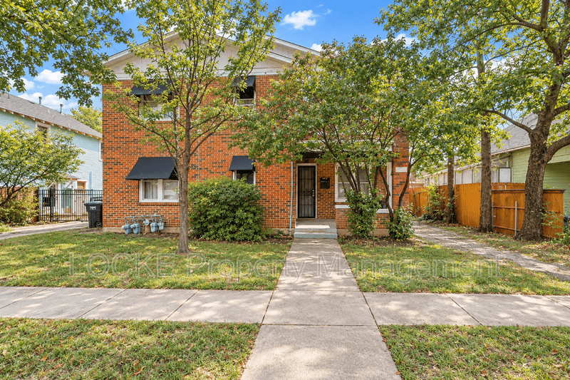 Fort Worth House: 1411 6th Avenue