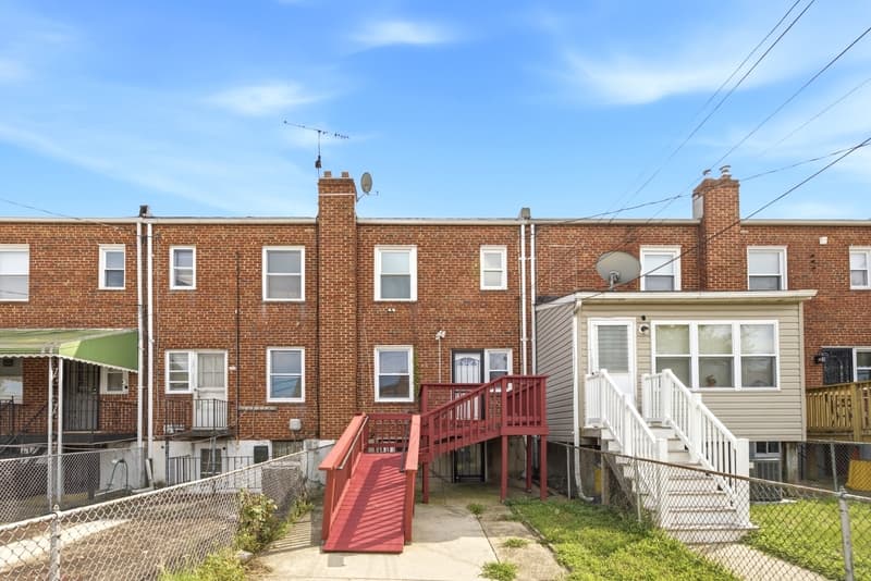 Baltimore Townhome: 3770 Ravenwood Avenue