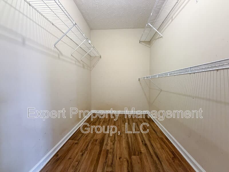 Raeford House: 162 Cavalier Dr