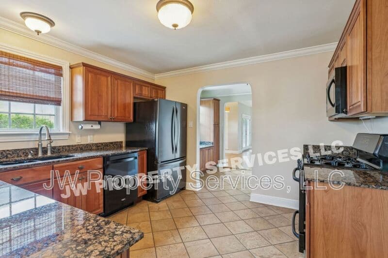 Metairie House: 3412 White St