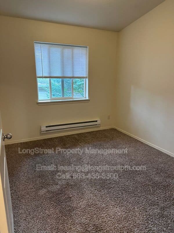Portland Apartment: 300 SE 148th Ave