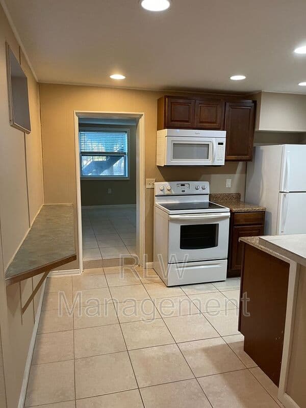 Eustis Condo: 206 Osceola Ave
