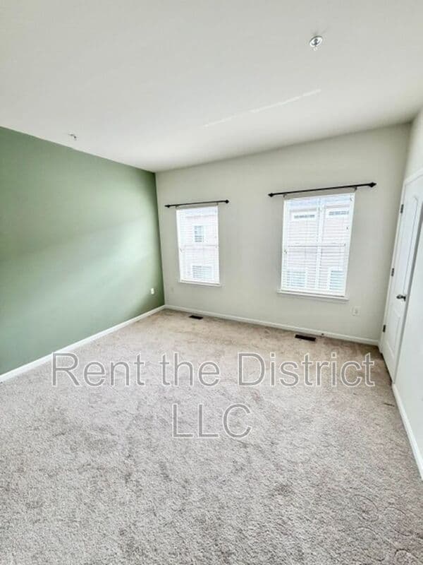 Washington Townhome: 677 Anacostia Avenue NE