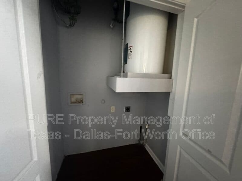 Grapevine Apartment: 400 Glade Road