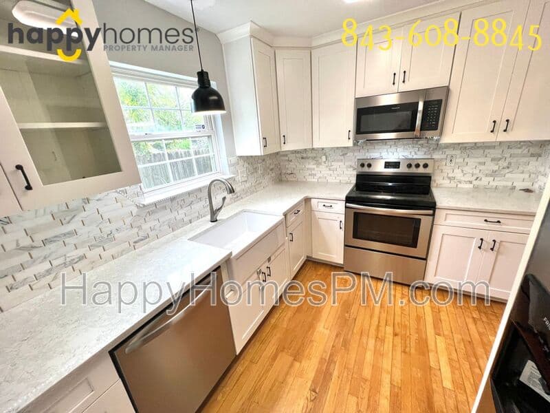 Charleston House: 1545 Ashley River Road