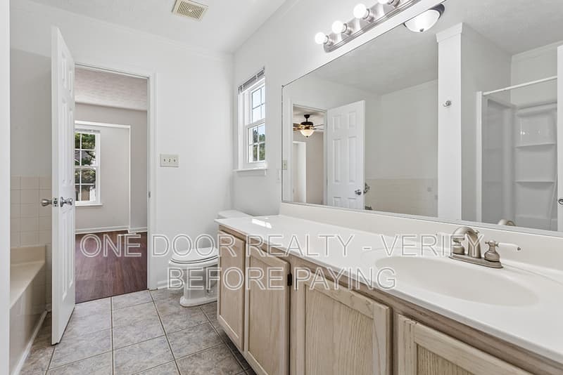 Williamsburg House: 139 Raintree Way