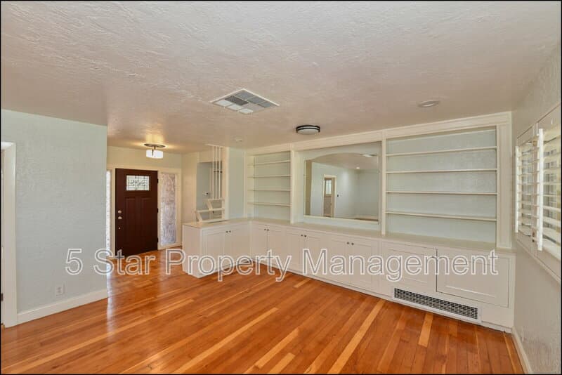 El Paso House: 3030 Aurora Avenue