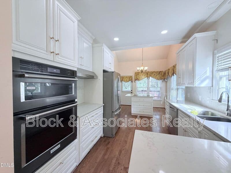 Benson House: 144 Peach Orchard Dr