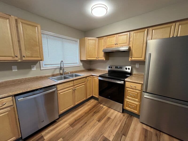 Anchorage House: 516 E 10th Ave