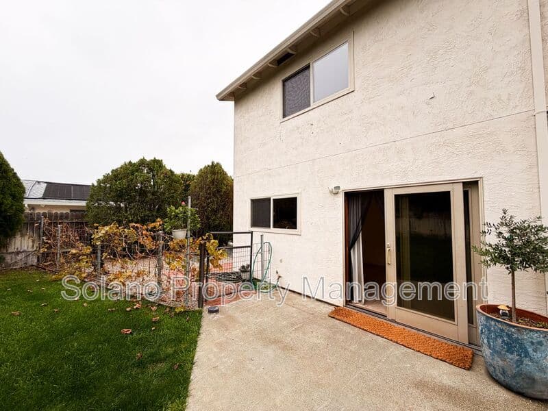 Dixon House: 950 Pembroke Way