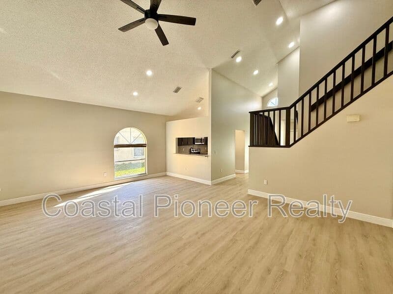 Tampa House: 8731 Huntfield St