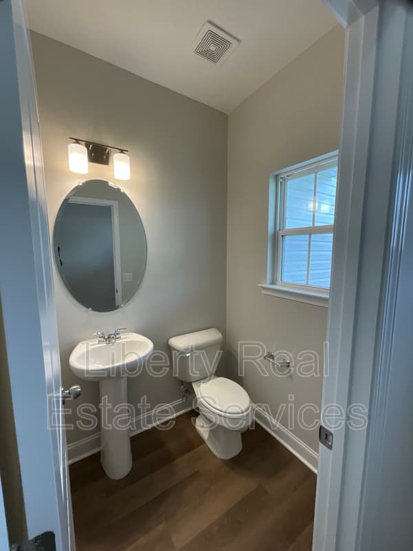 Hinesville House: 861 Grayson Ave