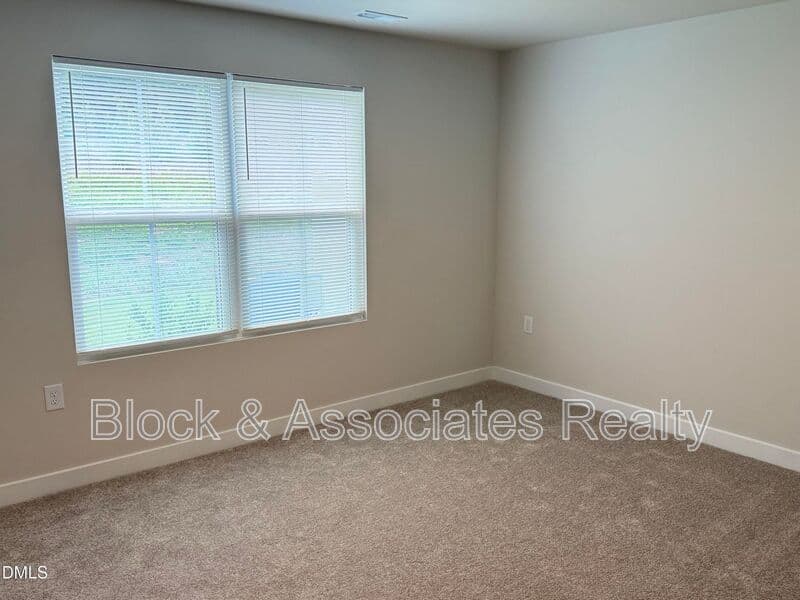 Raleigh House: 1337 Rollman Farm