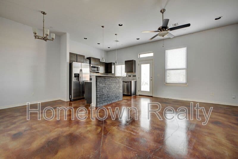 Edmond Townhome: 459 S Fretz Avenue
