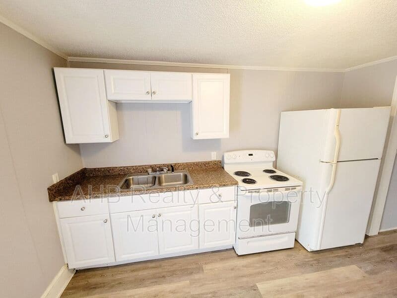 Burlington House: 821 Grace Avenue
