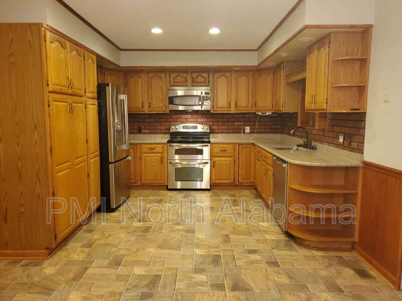 Huntsville House: 3017 Deerfield Rd NW