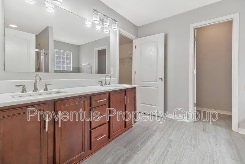 Navarre House: 2058 Catline Circle