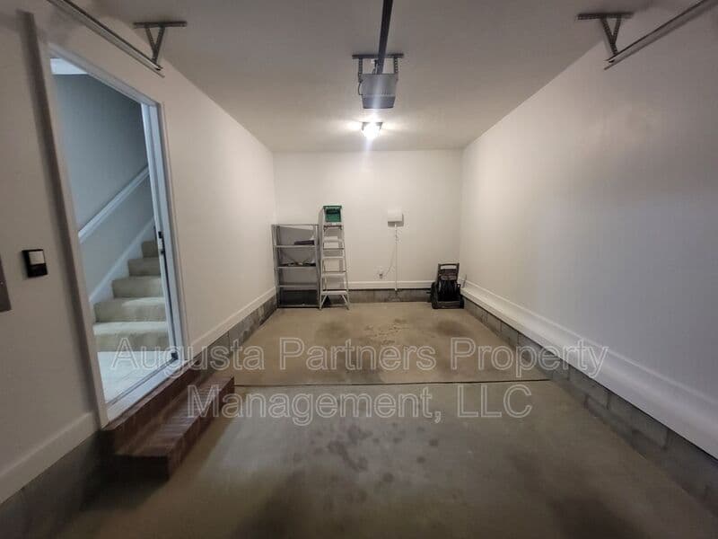 Grovetown House: 392 Bowen Falls