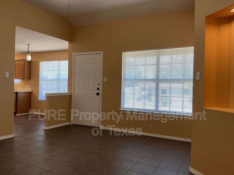 Round Rock Condo: 1001-A Christopher Ave
