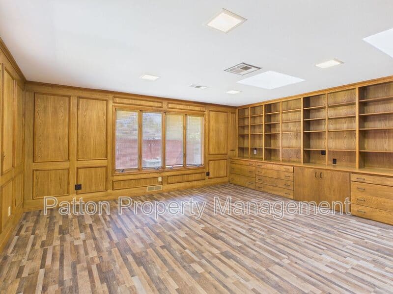 Amarillo House: 6810 Montague