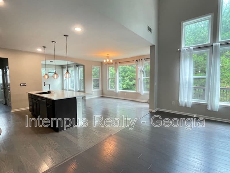 Powder Springs House: 3816 Thackary Dr