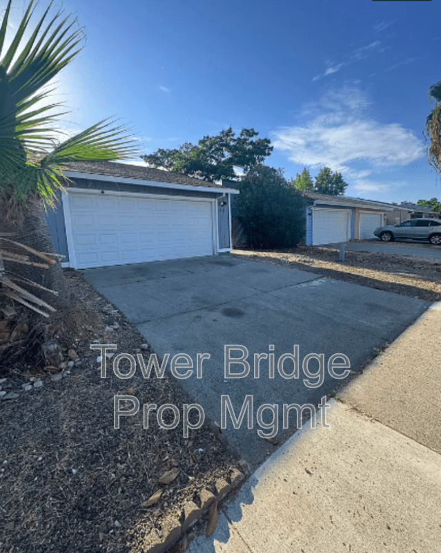 Sacramento House: 7516 Whisperwillow Drive