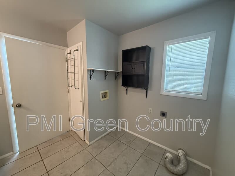 Coweta House: 212 West Pecan Street