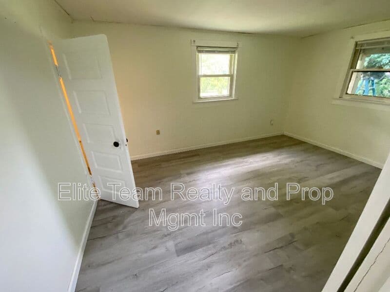 Lancaster House: 10646 Cyclone Dr