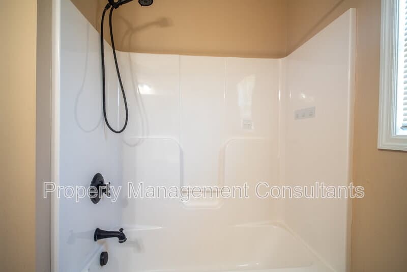 Madison House: 178 Sarah Jane Dr