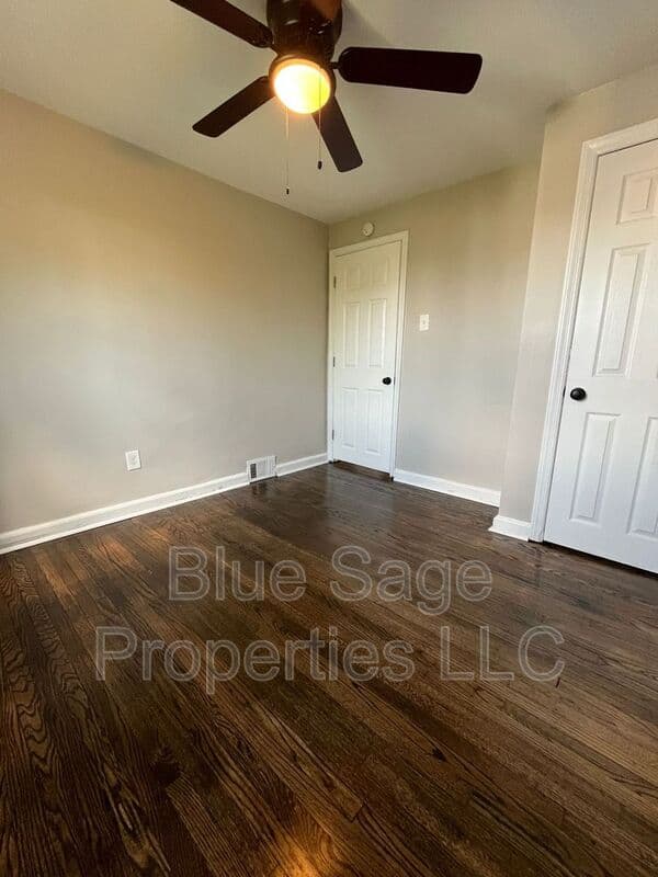 Crum Lynne Townhome: 1220 Lawrence Ave