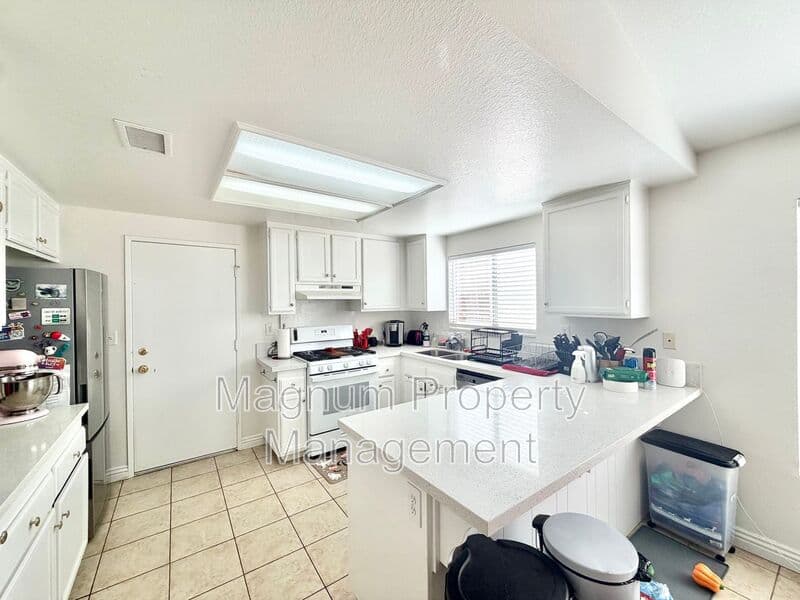 Murrieta House: 39752 Sunrose Dr