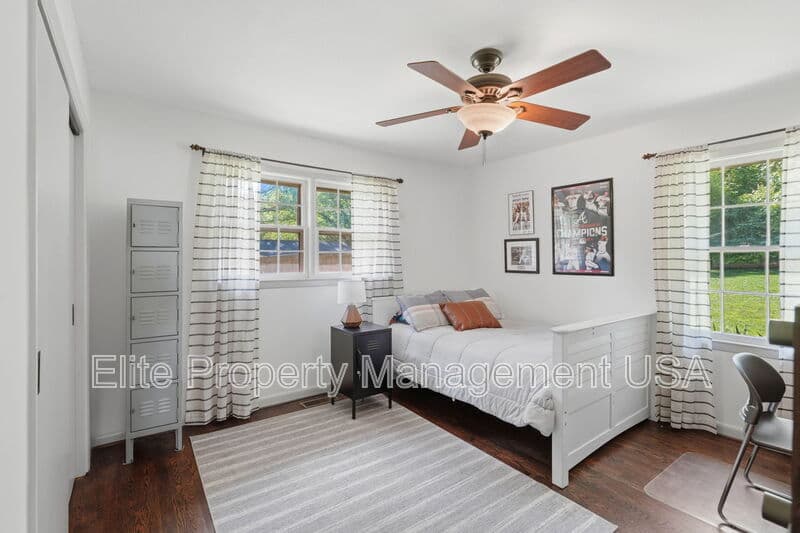 Gainesville House: 1338 Northwood Cir NE
