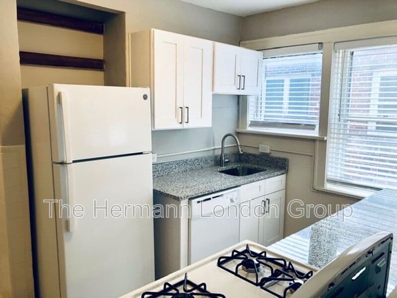 Saint Louis Condo: 4936-4938 Potomac