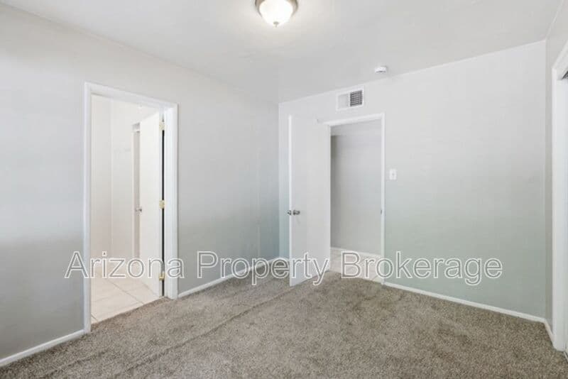 Phoenix House: 4640 E. Oak St.