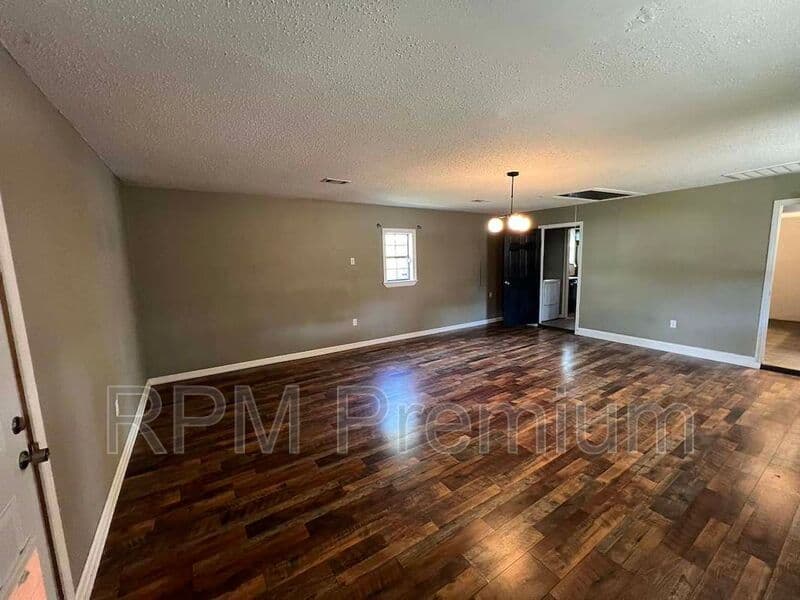 Denham Springs House: 8725 Fairoaks St