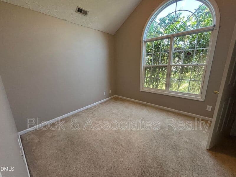 Raeford House: 337 Americana Dr
