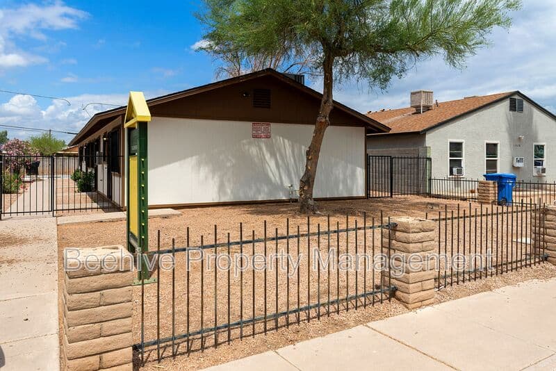Phoenix House: 1324 E Taylor St